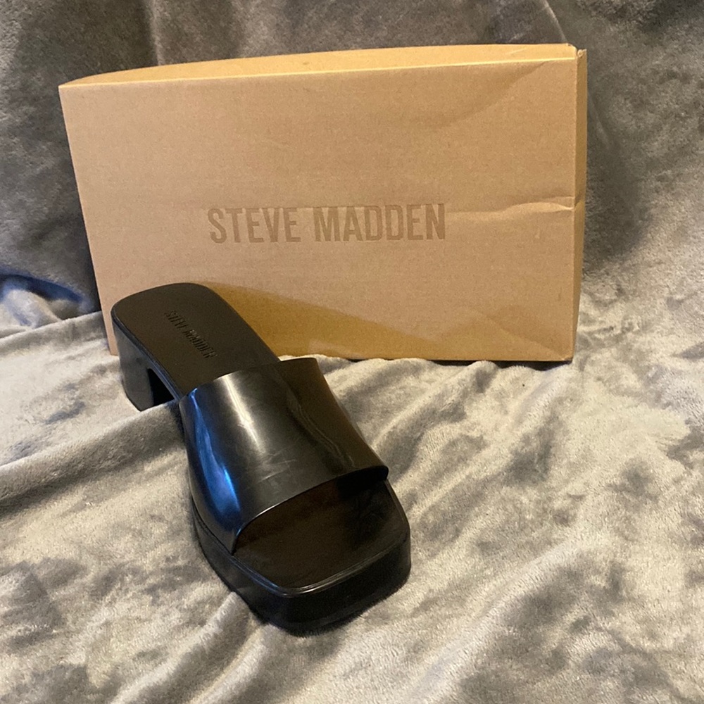 All black Steve Madden Heels. Size 11 in women’s, only been worn once’s.